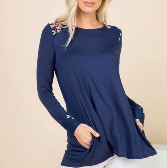 TRÏBE Blue Floral Constrast Long Sleeve Crew Neck Top Size Medium NWT - Picture 2 of 2